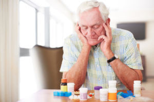 Чаще всегопожилым людям противопоказана антибактериальная медикаментозная терапия