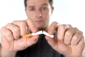 Отказ от курения является важной профилактической мерой для предотвращения обструктивного бронхита 