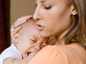 При сильном продолжительном плаче у ребенка может возникнуть влажный кашель 