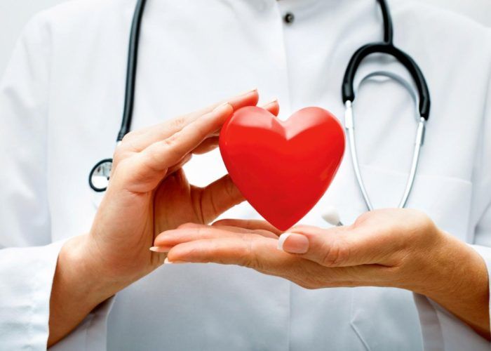Людям с хроническими сердечно-сосудистыми заболеваниями