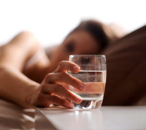 Обильное питье теплой воды на протяжении всего лечения 