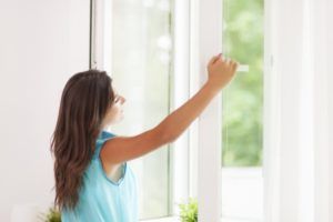 Регулярно проветривать жилые комнаты для профилактики кашля 