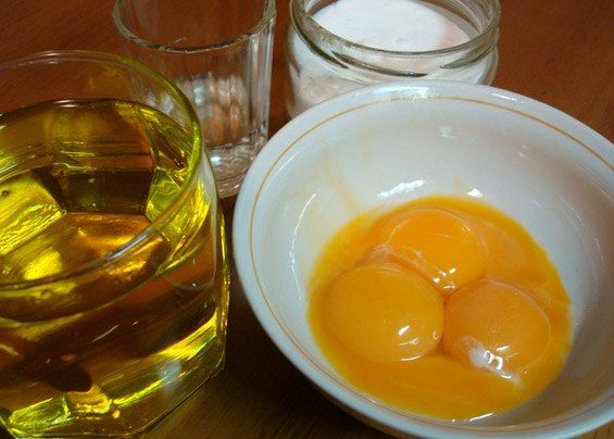 Микстура с яичным желтком, маслом и медом